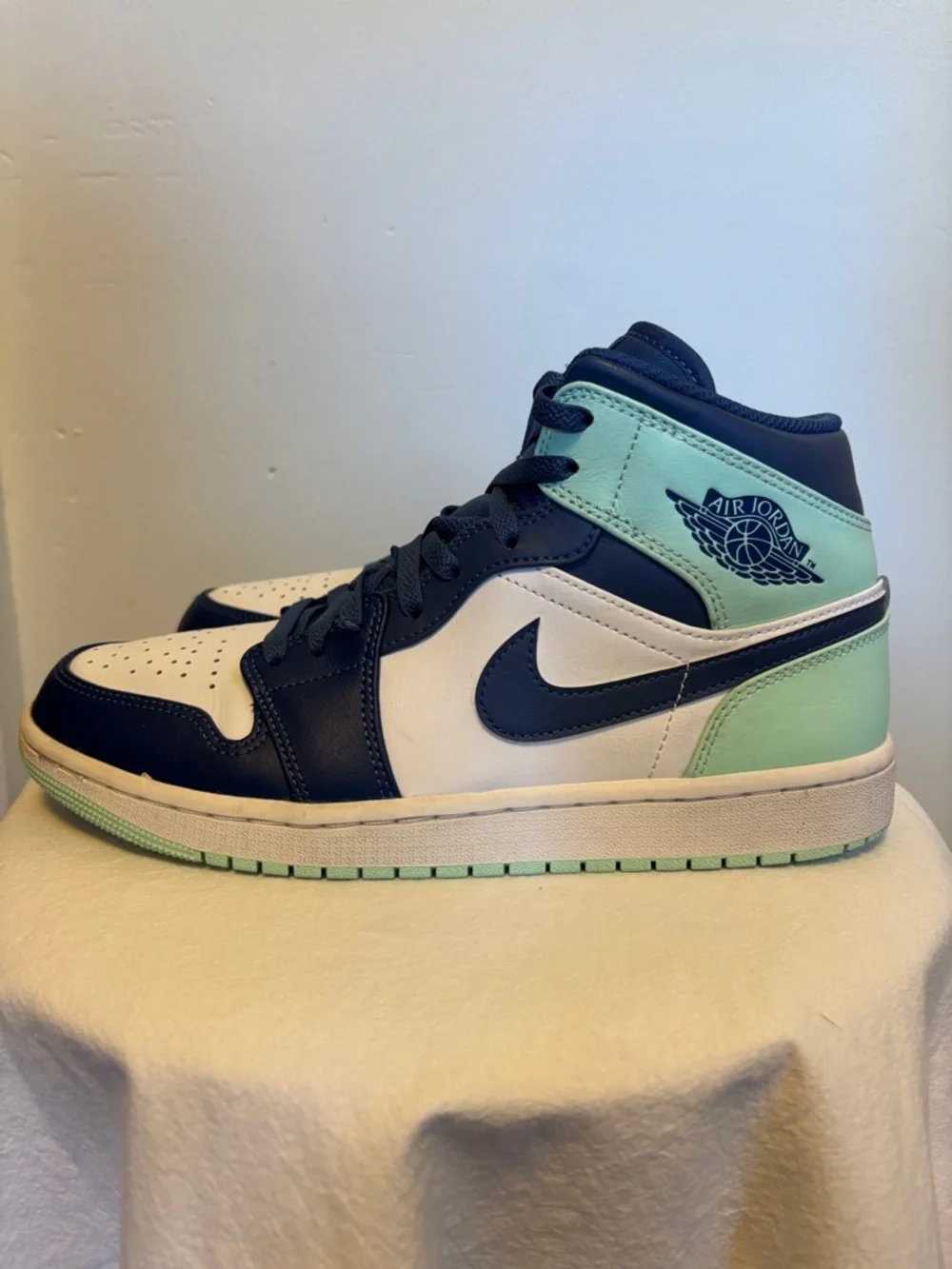 Air Jordan 1 Mid Mystic Navy Mint Foam White 554724-413 Men’s Sz 9